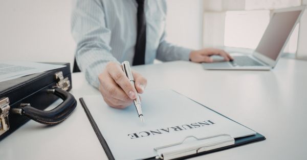 ניהול סיכונים וצמיחה עסקית: למה ביטוח עסק קטן הוא צעד הכרחי לכל מיזם?
